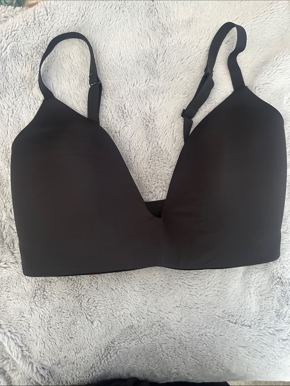 SKIMS PUSH-UP PLUNGE BRA
Wireless form
Size 34DDDD / 34G